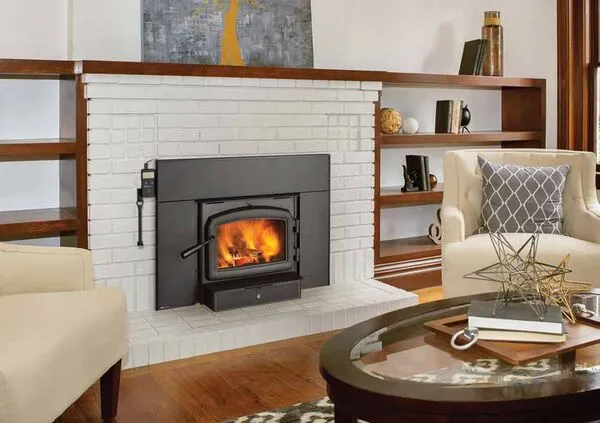 Regency Cascades i1500 hybrid wood insert in white brick fireplace
